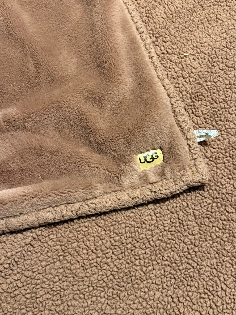 UGG Luxury Plush Oversized Throw Blanket Pink 71x47”